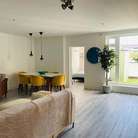 Stunning Huge Openplan 2Bed Flat Apartment Woking Exterior photo