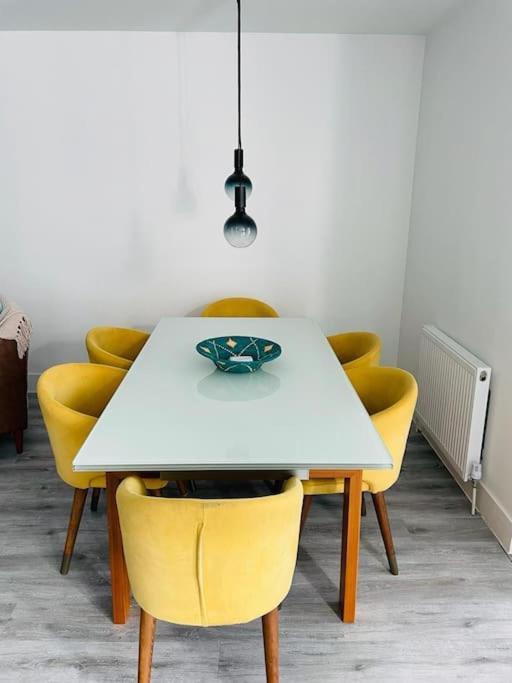 Stunning Huge Openplan 2Bed Flat Apartment Woking Exterior photo