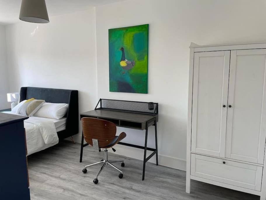 Stunning Huge Openplan 2Bed Flat Apartment Woking Exterior photo