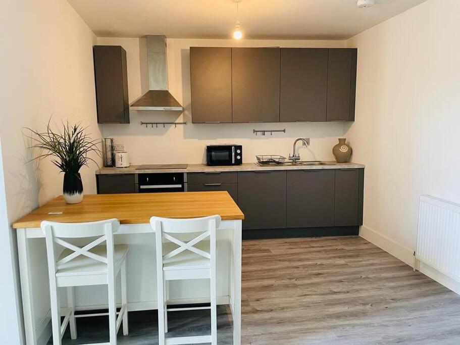 Stunning Huge Openplan 2Bed Flat Apartment Woking Exterior photo