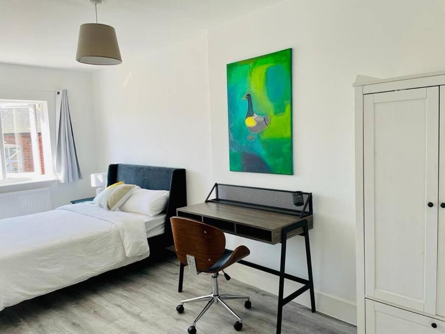 Stunning Huge Openplan 2Bed Flat Apartment Woking Exterior photo